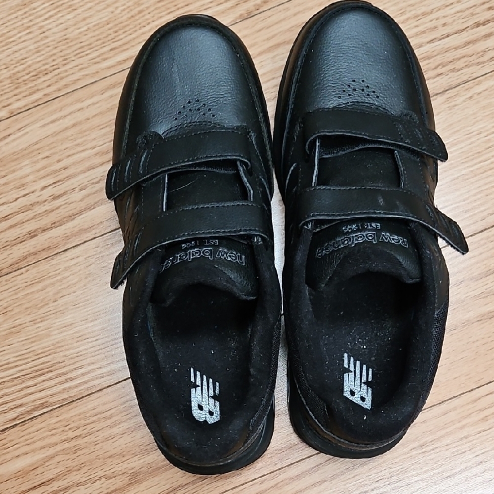 New Balance Men's Black Velcro Sneakers